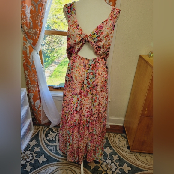 Pink Floral Cutout Midi Dress - Picture 2 of 6